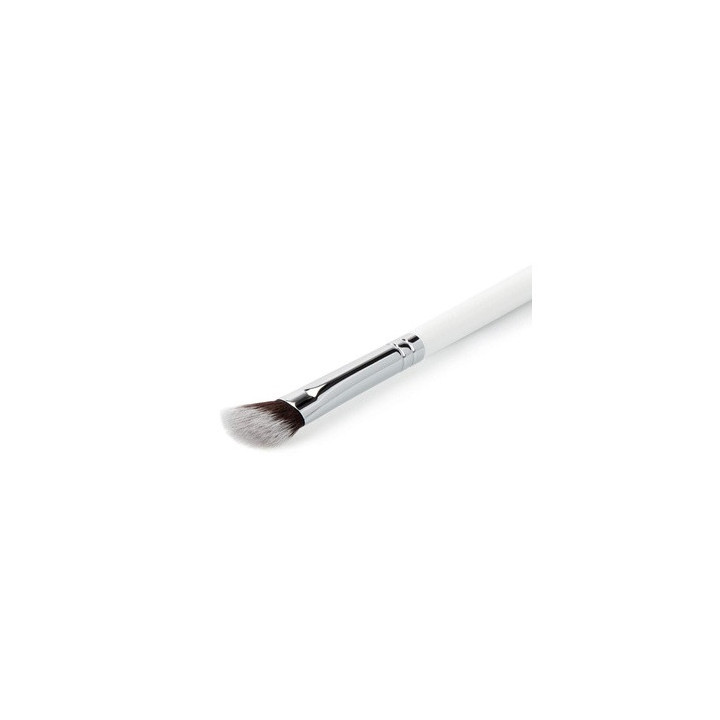 Ilu Mu 417 Angled Eyeshadow Brush | Bellasoa Paris